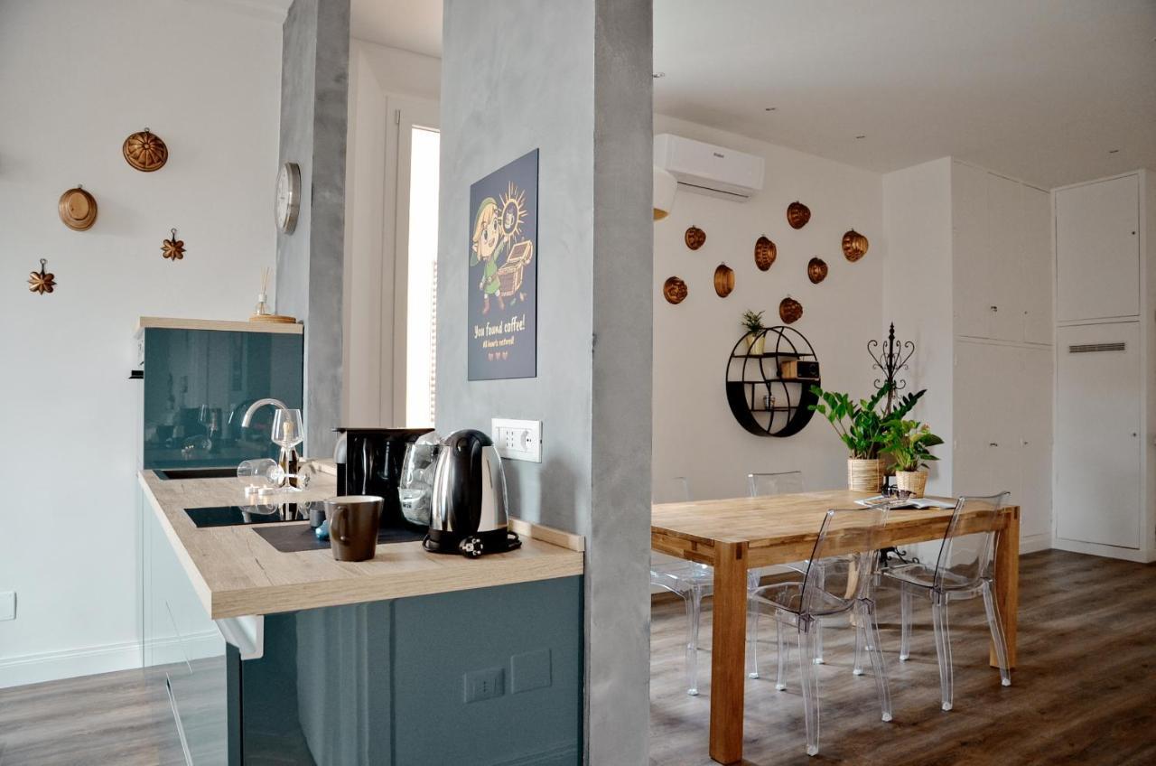 Charming Flat Milazzo 32 Apartment Bologna Bagian luar foto
